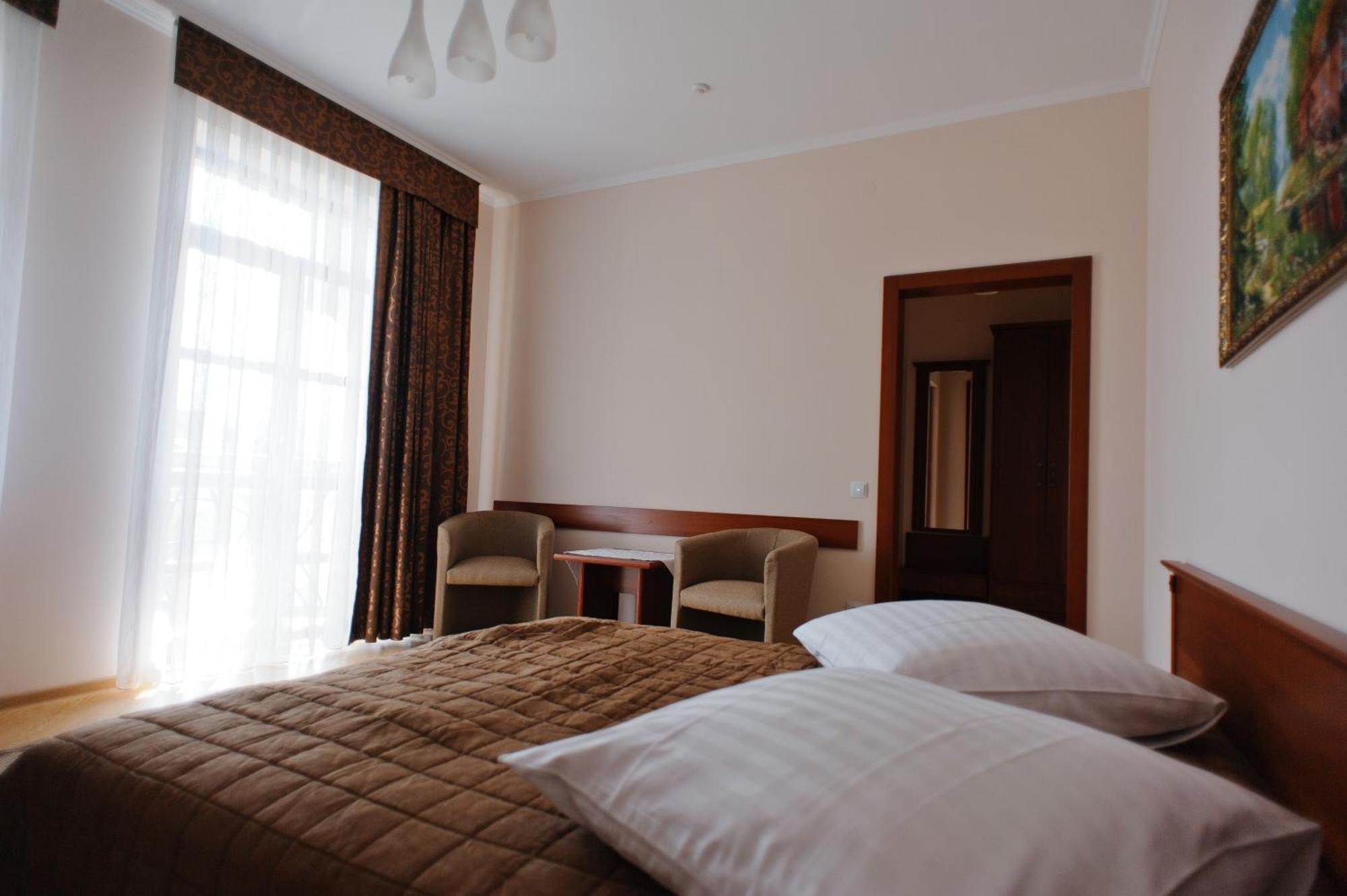 Karpaty Hotel Khust Exteriör bild
