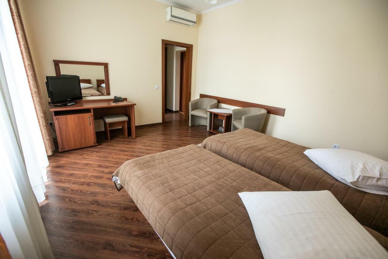 Karpaty Hotel Khust Exteriör bild